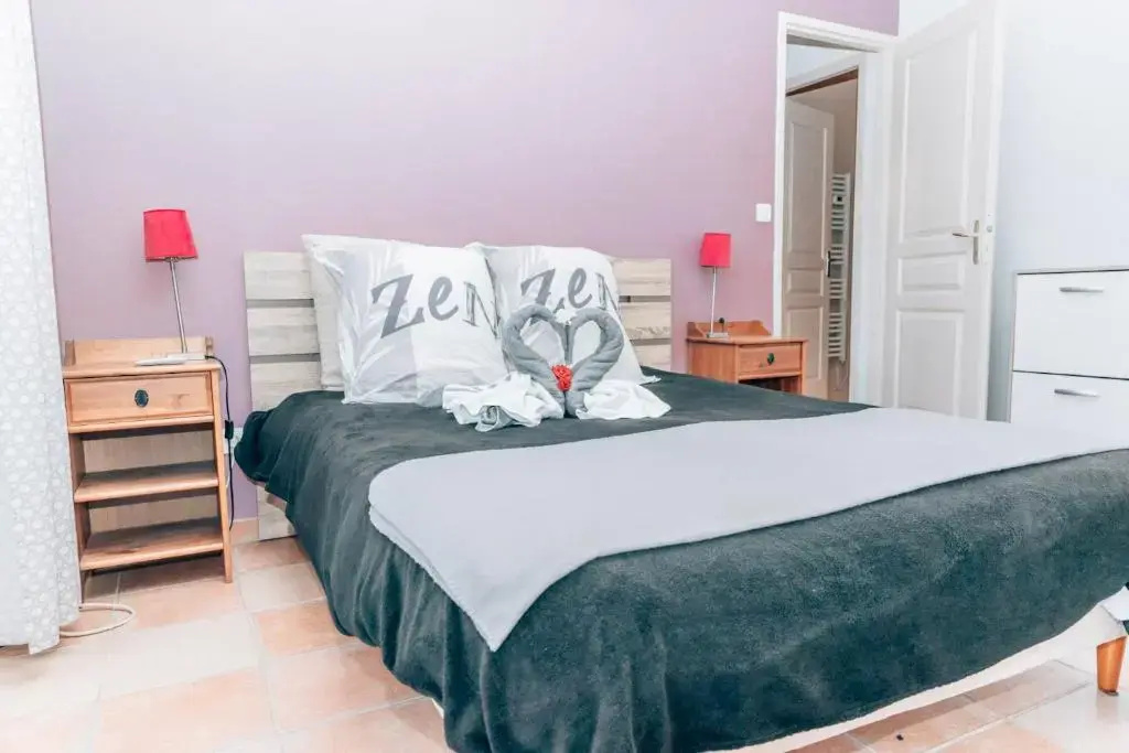 Maison Familiale avec Piscine Privée, plage à pied, Frais Obligatoires à régler à l'arrivée, Linge 15e par pers & Ménage 70e par séjour voir profil Mandatory fees in cash to be paid on arrival linen 15e per person 70e housekeeping per stay