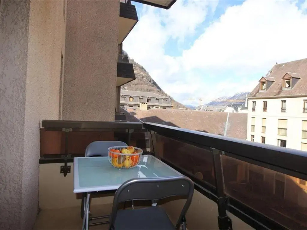 Appartement Bagnères-de-Luchon, 2 pièces, 4 personnes - FR-1-313-160