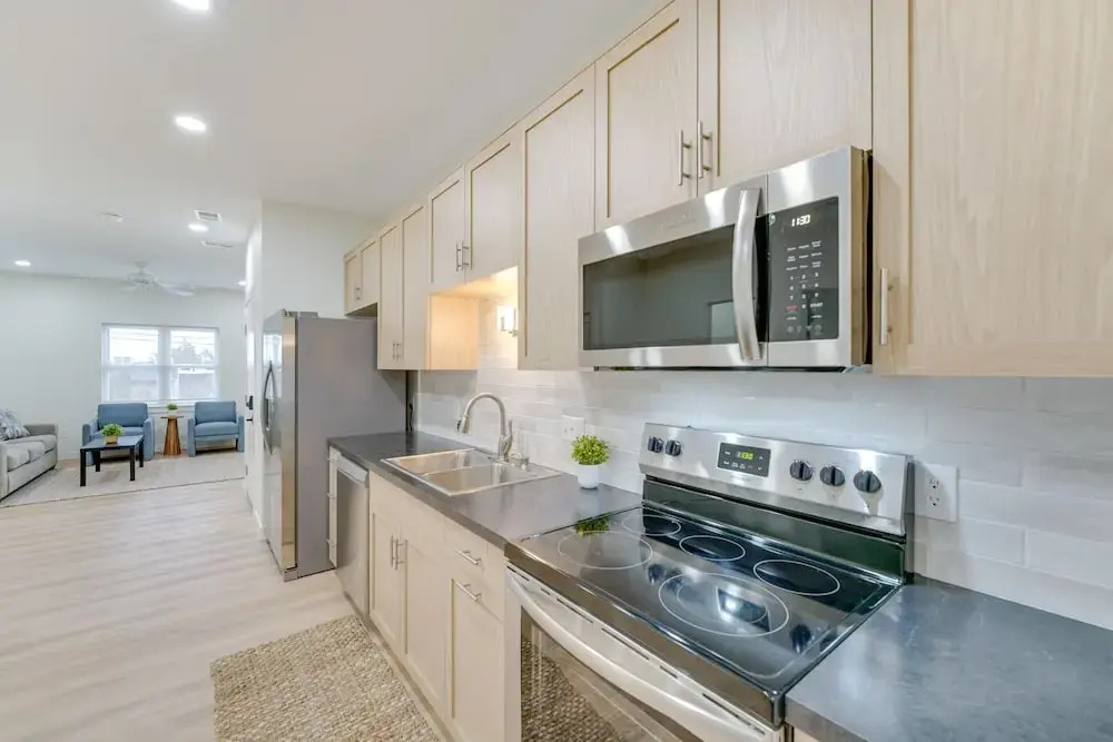 St Clair Apartment - Walk to River & Boardwalk!