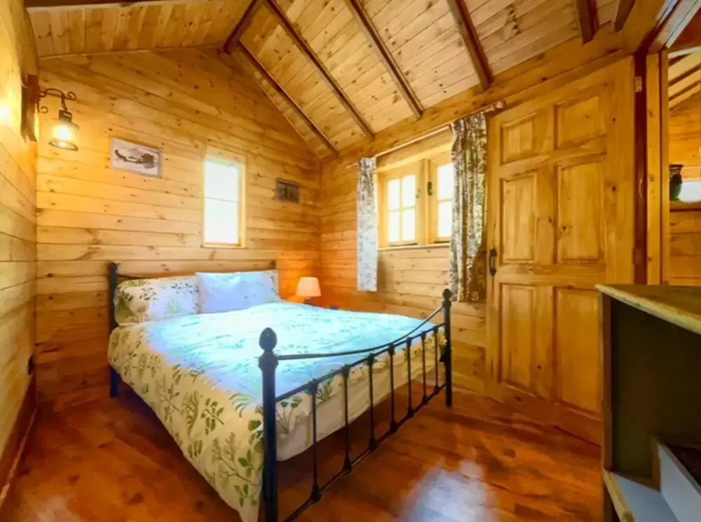 Beautiful 1-bed Cabin in Newmarket