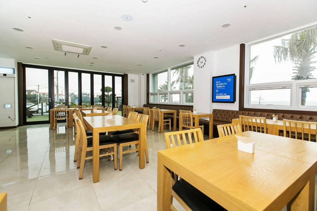 Rich Hotel