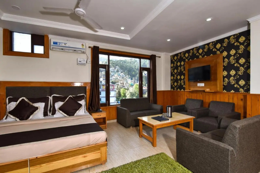 The Posh Hotel near Mall Road with Hassle Free Covered Parking