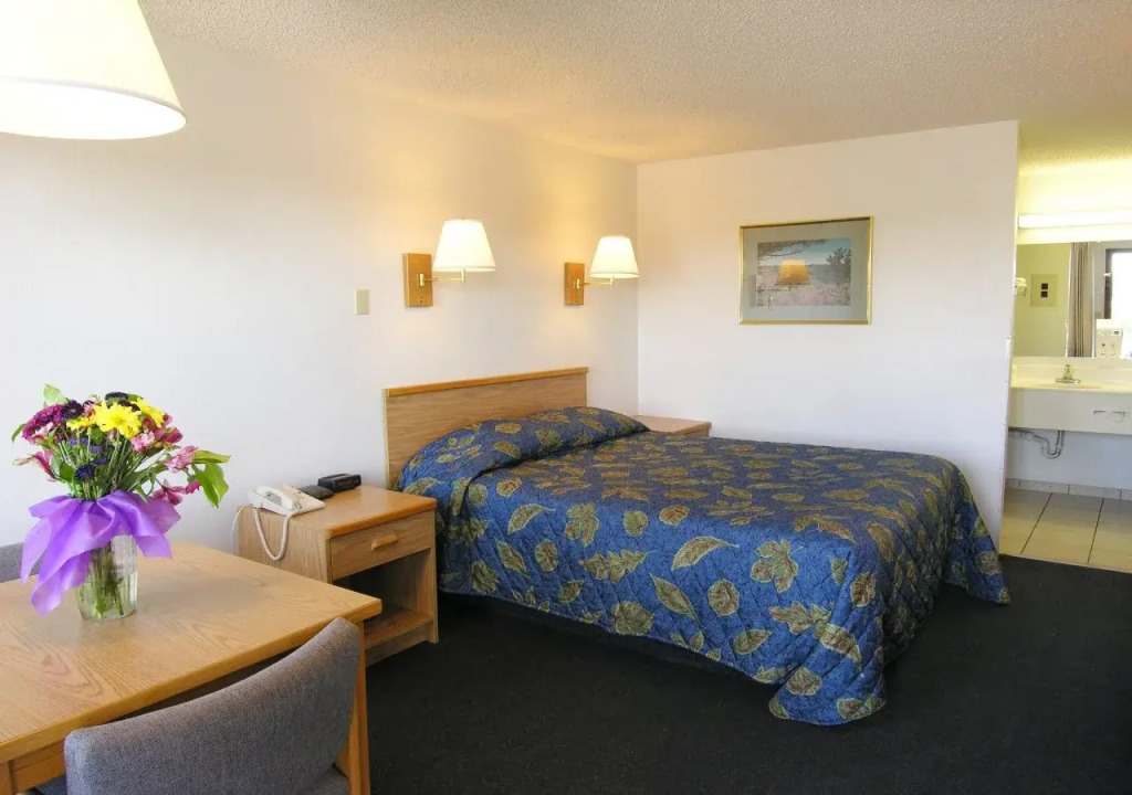 Sundowner Inn Forsyth I 94