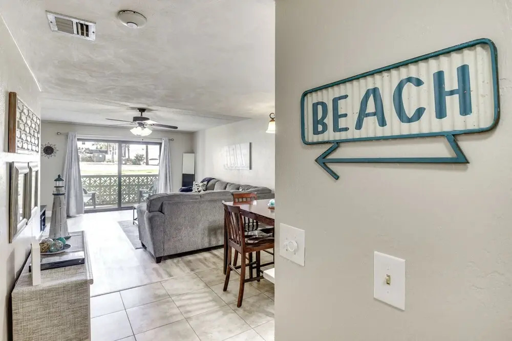 Daytona Condo w/ Community Pool, Walk to Beach!