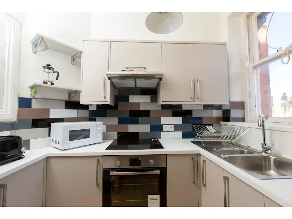 Spacious 1BR Flat With View in Edinburgh -sleeps 4
