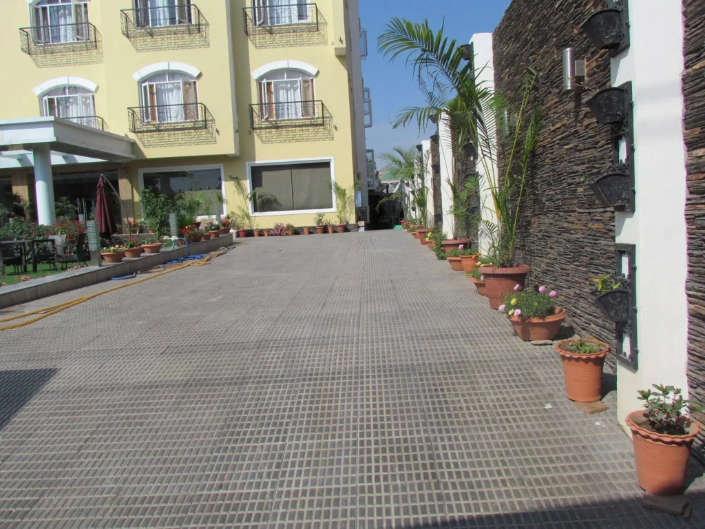 Hotel Pine Spring Srinagar Wazir Bagh