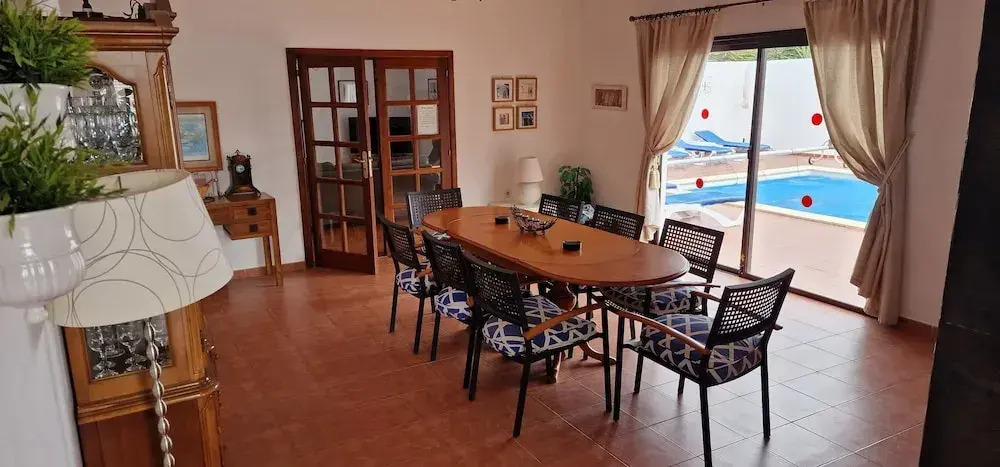 Villa Georgiana Spacious Quiet 4 Bed Property With Private Pool Sleeps 8