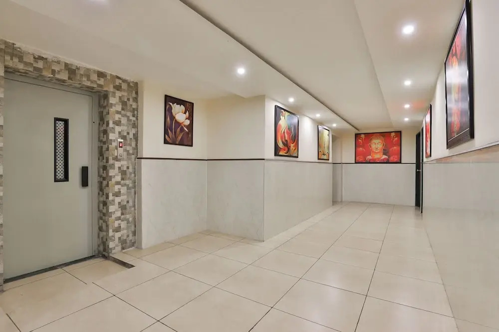 OYO 16086 Hotel Moris Banquets