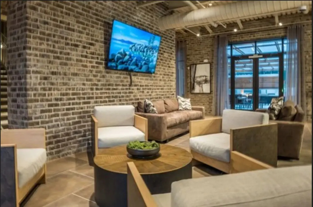 Baymeadows 2 BR Apt by Frontdesk