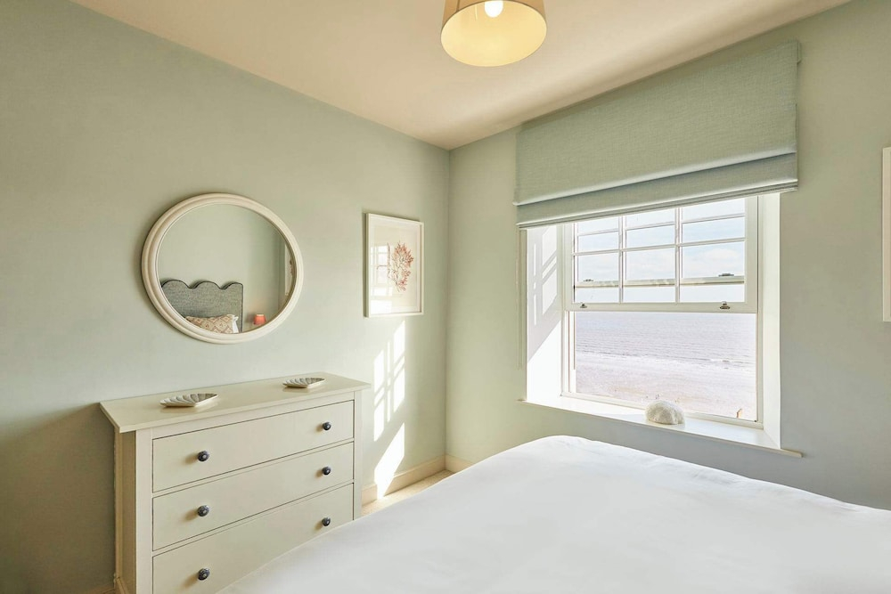 Host and Stay Sea View