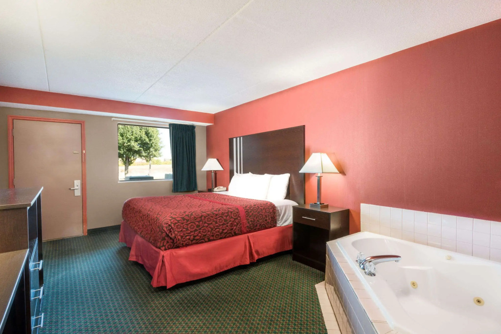 Days Inn by Wyndham Dayton Huber Heights Northeast