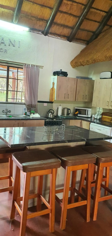 Mopani Manor