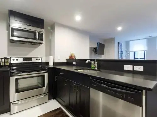 Cheery 1-BR in the of Shaw 2 blocks to subway