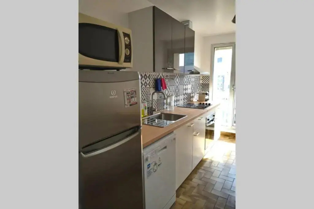 4 Min Walk To Metro, 60m², Renovated, la Defense