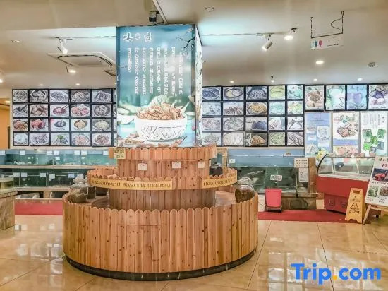 Mingyue Lake Hotel (Guangxi University Zoo Subway Station)