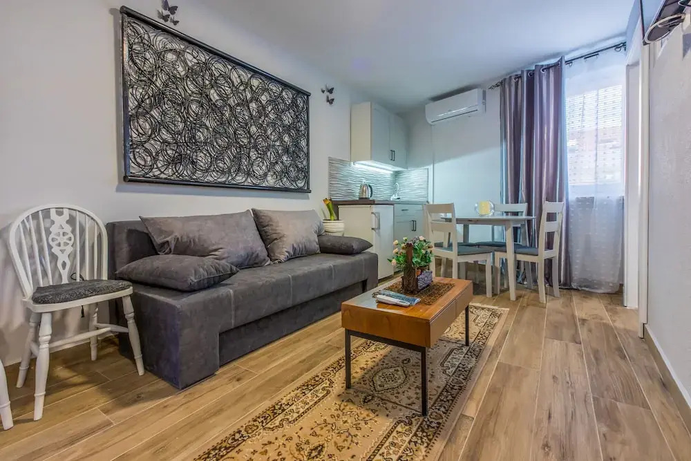 Apartments and Room ART