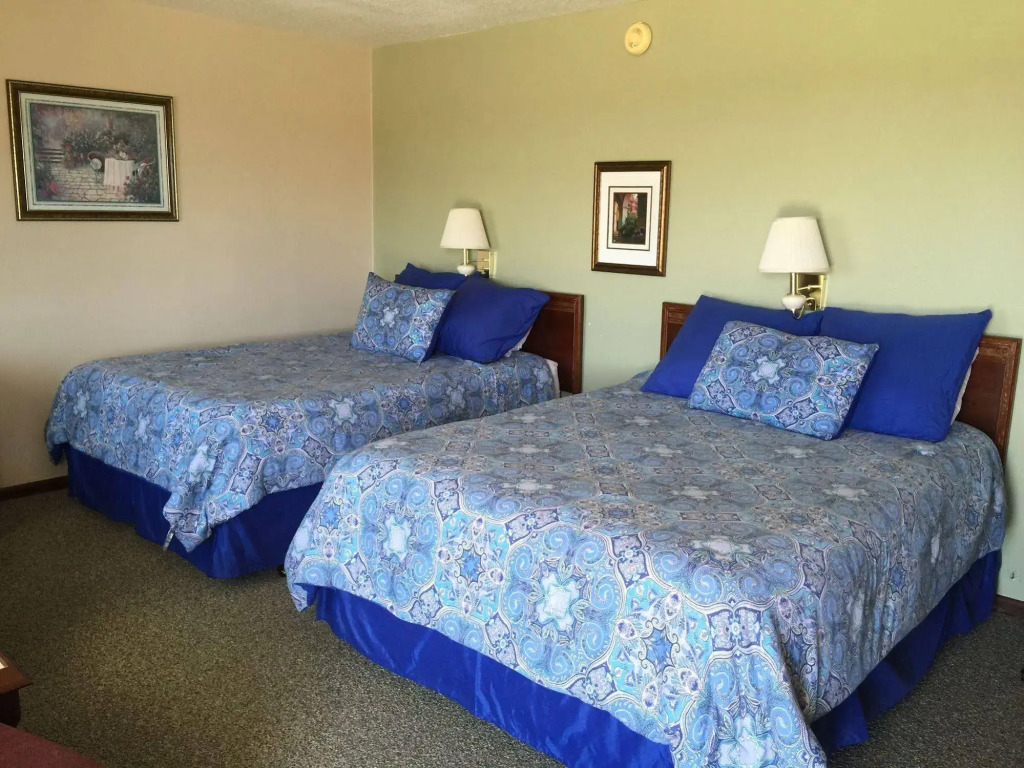 Crest Country Inn
