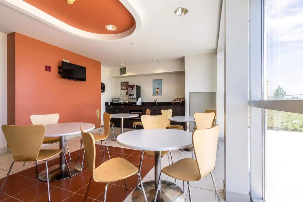 Motel 6-Kingston, ON