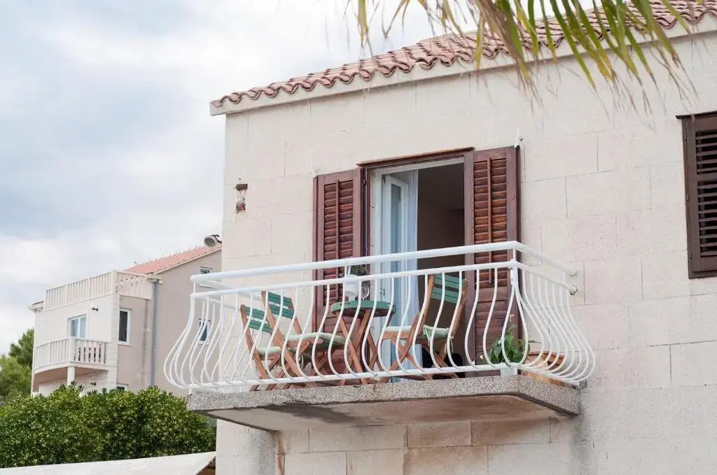 Top Location! Beach & Center Apt 4