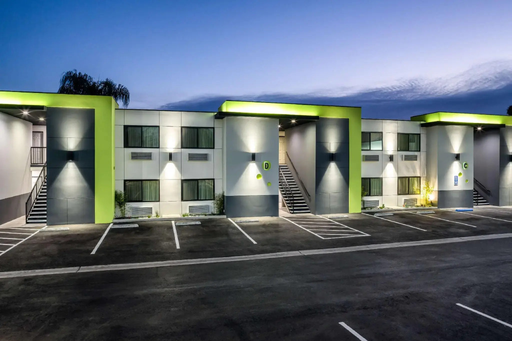 Motel 6 Canoga Park, CA