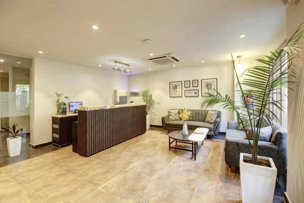 Saltstayz Select - Golf Course Road & Sector 27