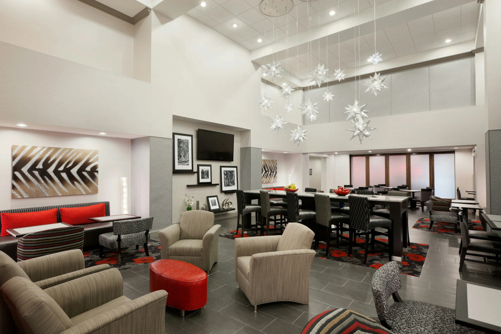 Hampton Inn and Suites Roanoke Airport/Valley View Mall