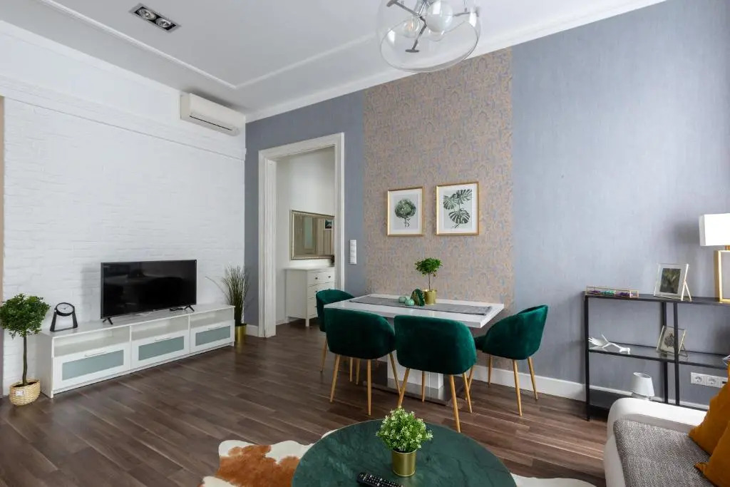 Vintage Downtown Home by Izabell