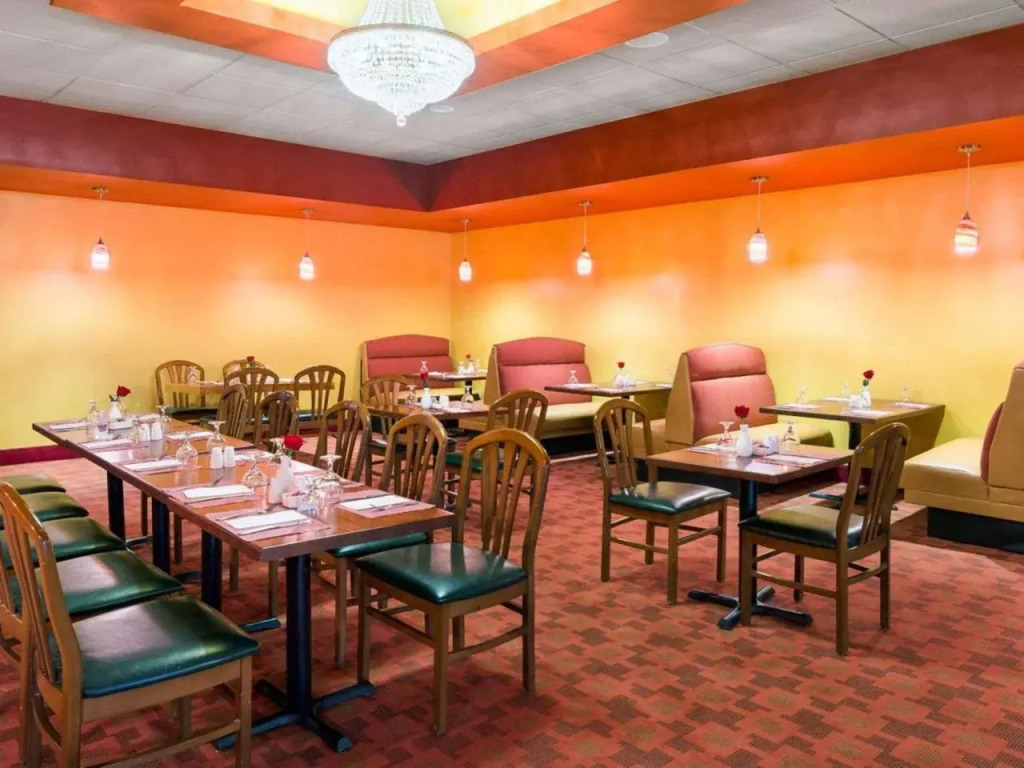 Clarion Inn & Fundome