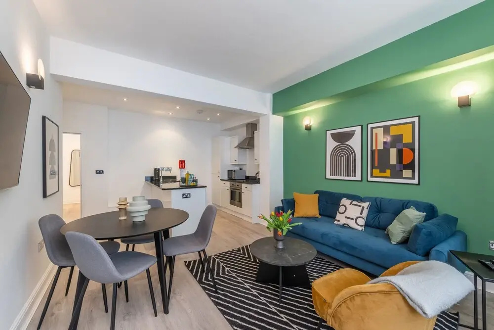 140 Minories