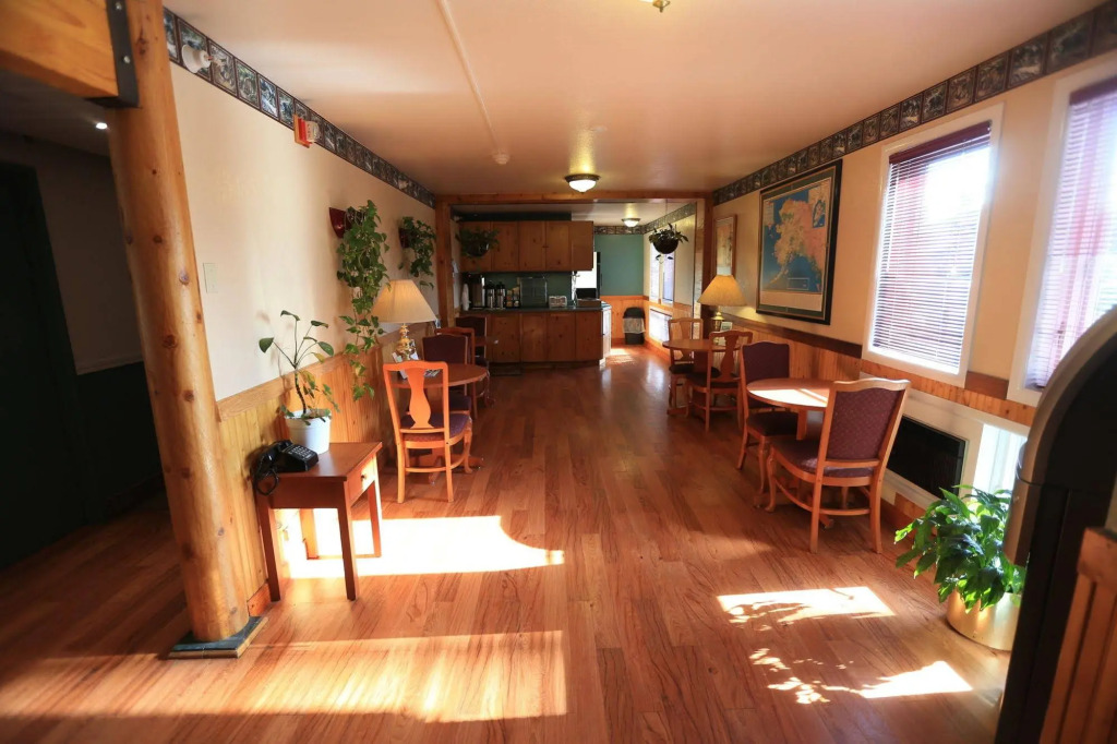 Long House Alaskan Hotel