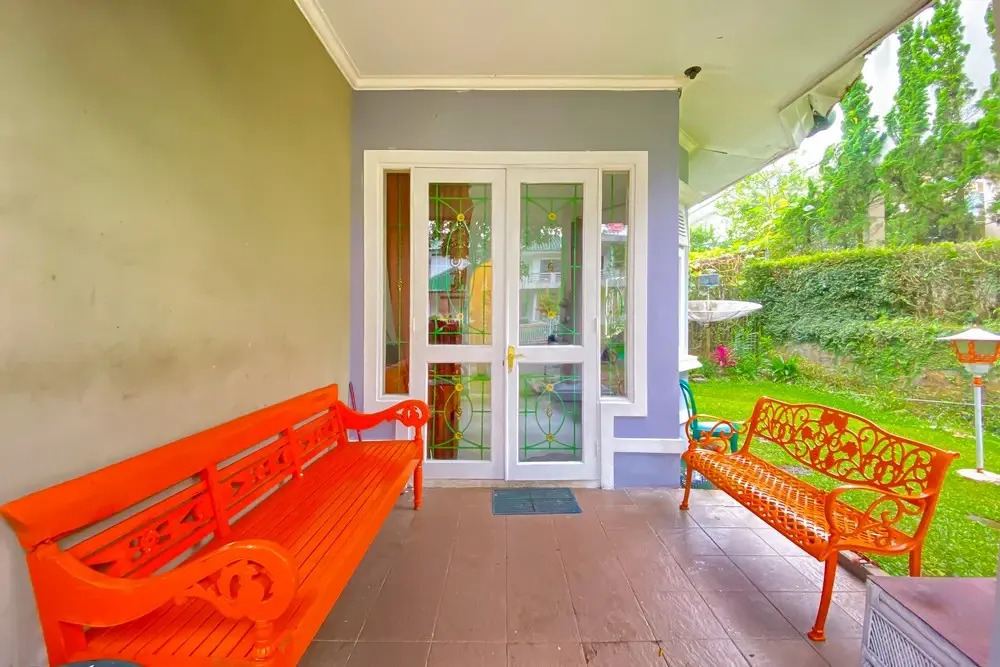 RedDoorz Near Taman Bunga Nusantara 2