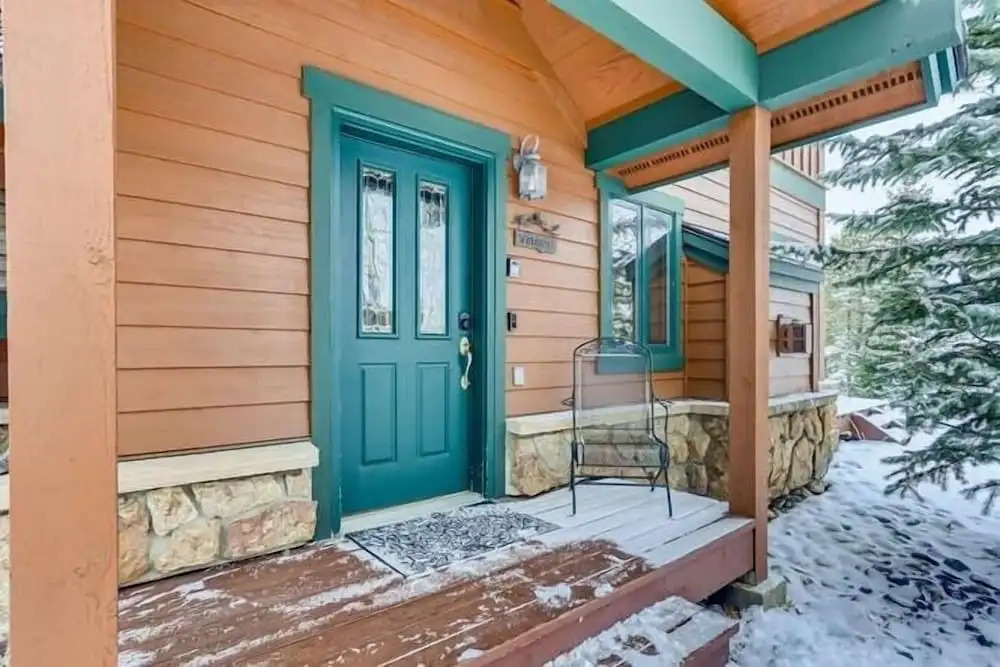 Private Hot Tub, Mountainscape Chalet! Family Paradise! 2 Bedroom Home by RedAwning