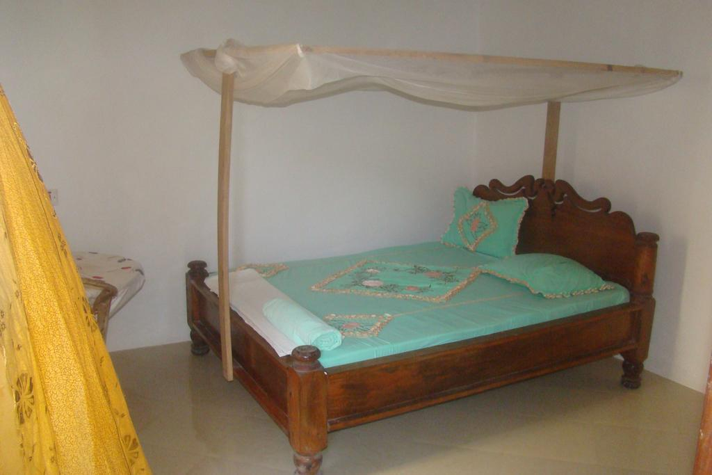 Tabasam Beach Bungalow & Restaurant