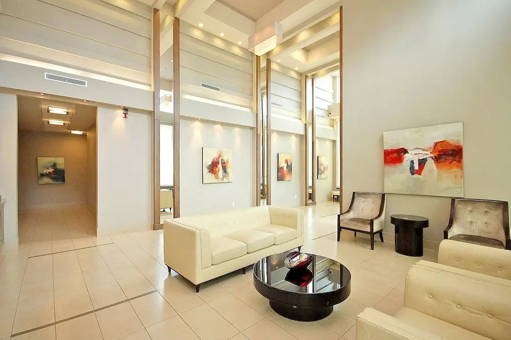 WhiteHall Suites - Mississauga