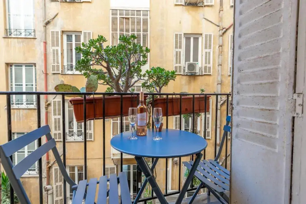 Nice Central Art Deco Flat 45 m²