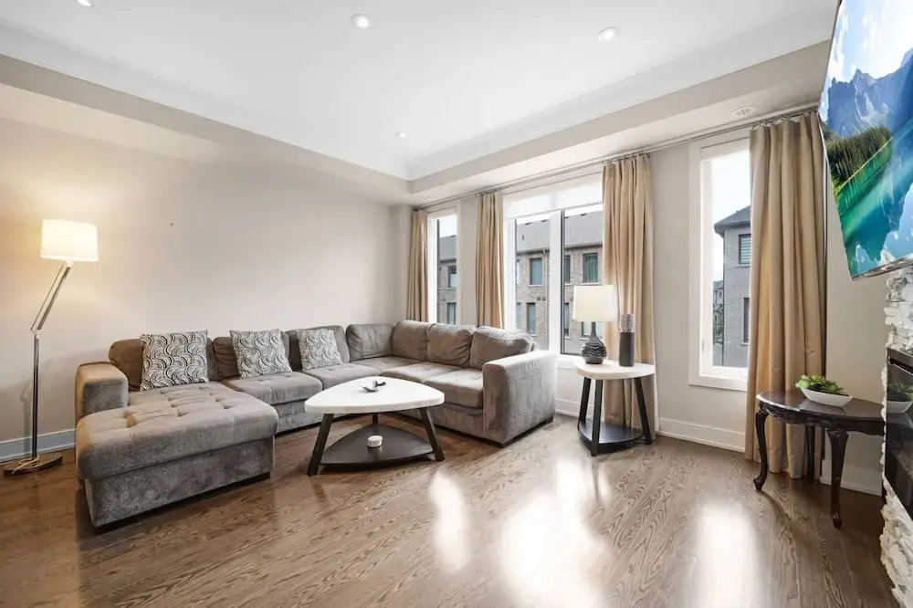 Family-friendly 3BR Mississauga Home w Parking
