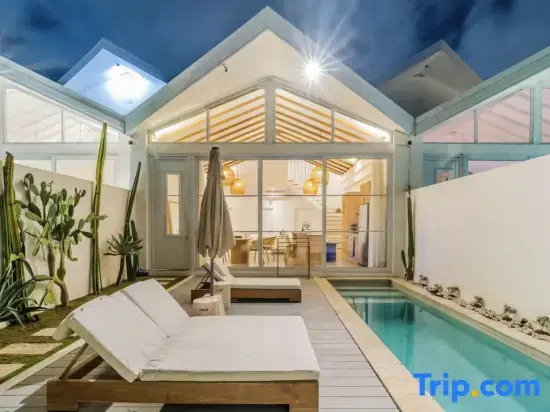 Sea Breeze Retreat Modern 3BR Villas in Canggu
