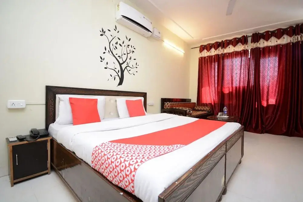 OYO 4894 Hotel The Diamond Chandigarh
