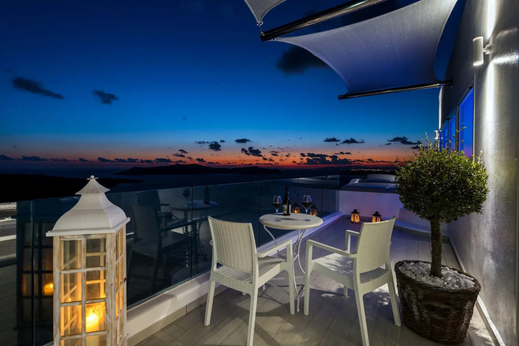 Fira Deep Blue Suites
