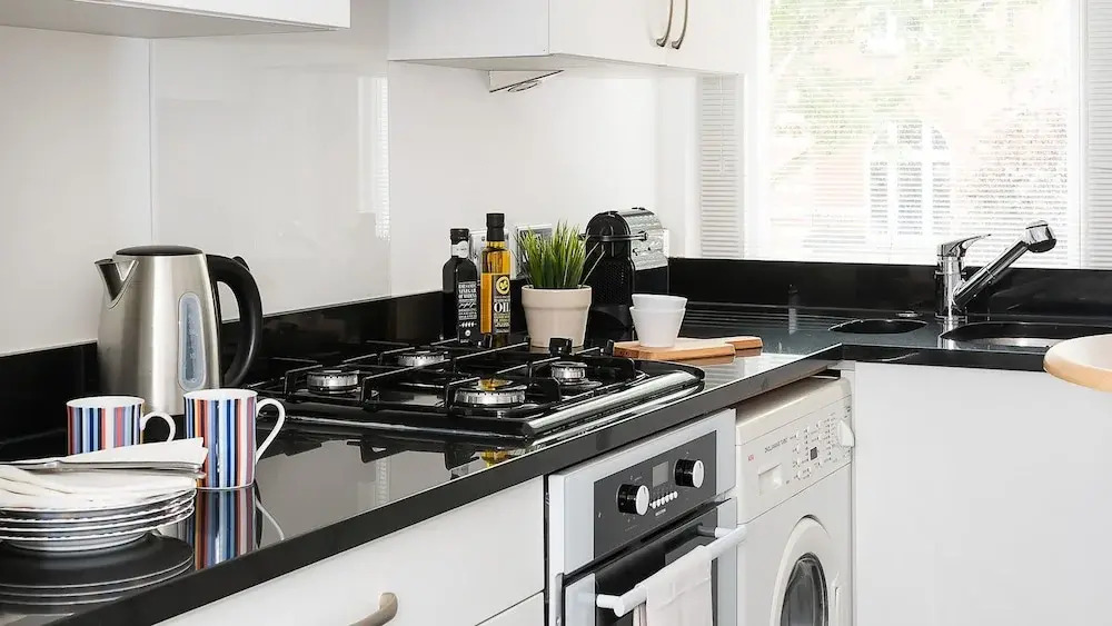 Traditional, Warm 1BR Flat in Maida Vale