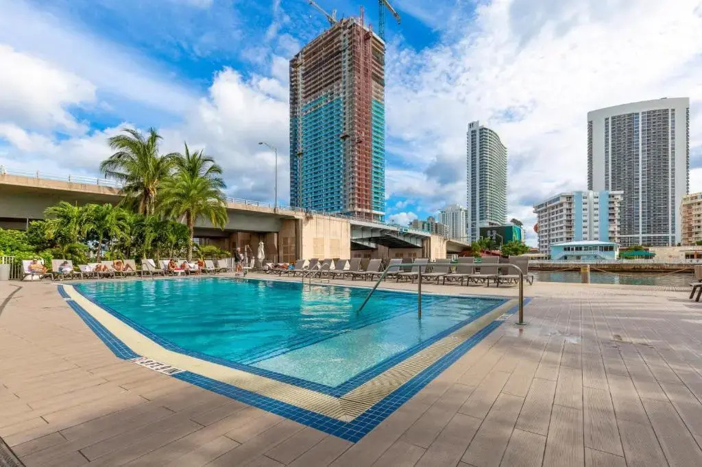 2/2 Miami - Panoramic views at Beachwalk Resort 27th for 6 guests by Ammos VR