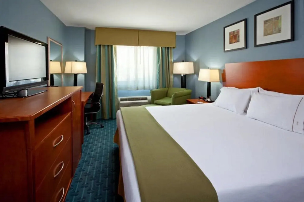 Holiday Inn Express Laguardia Airport