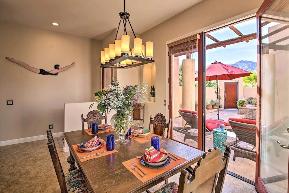 222396 3BR Escape w/ Fire Pit: 1 Mi to Old Town