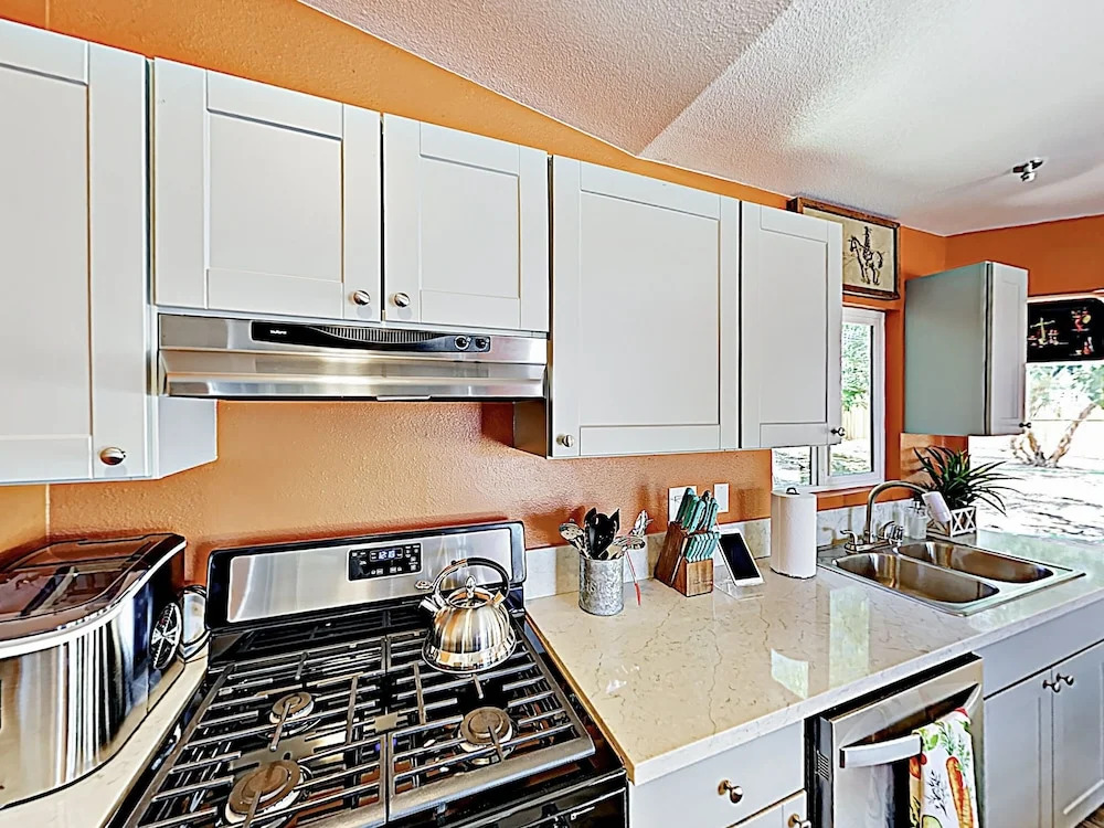 New Listing! Rawhide Ranch, Walk To Pappys 3 Bedroom Home