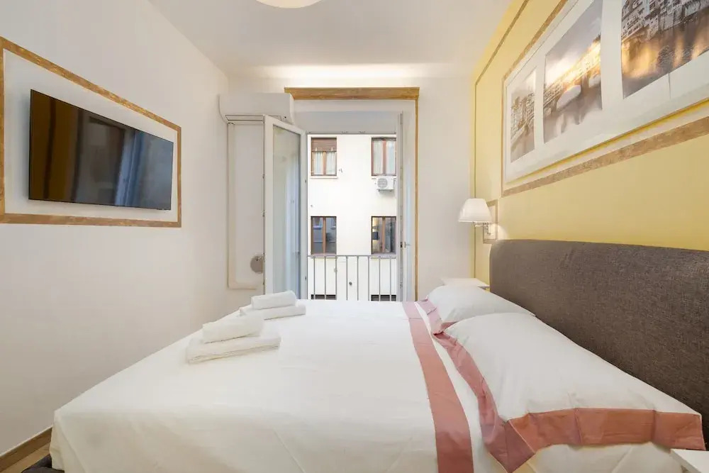 "fabulous Apartment in the Historic Center of Florence"