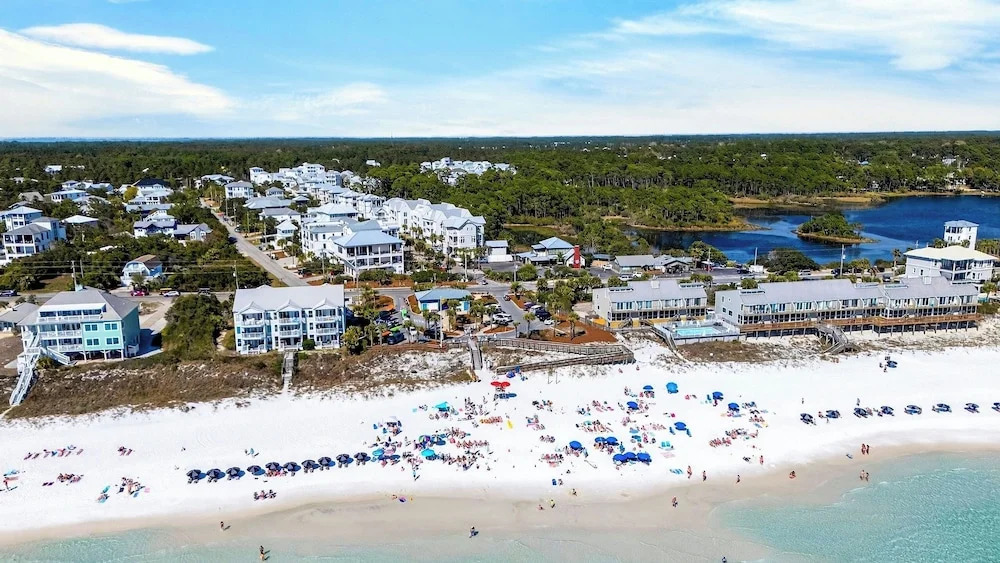 Southern Dreams on 30A by Avantstay Pool + Outdoor Lounge + Golf Cart Access Minutes to the Beach