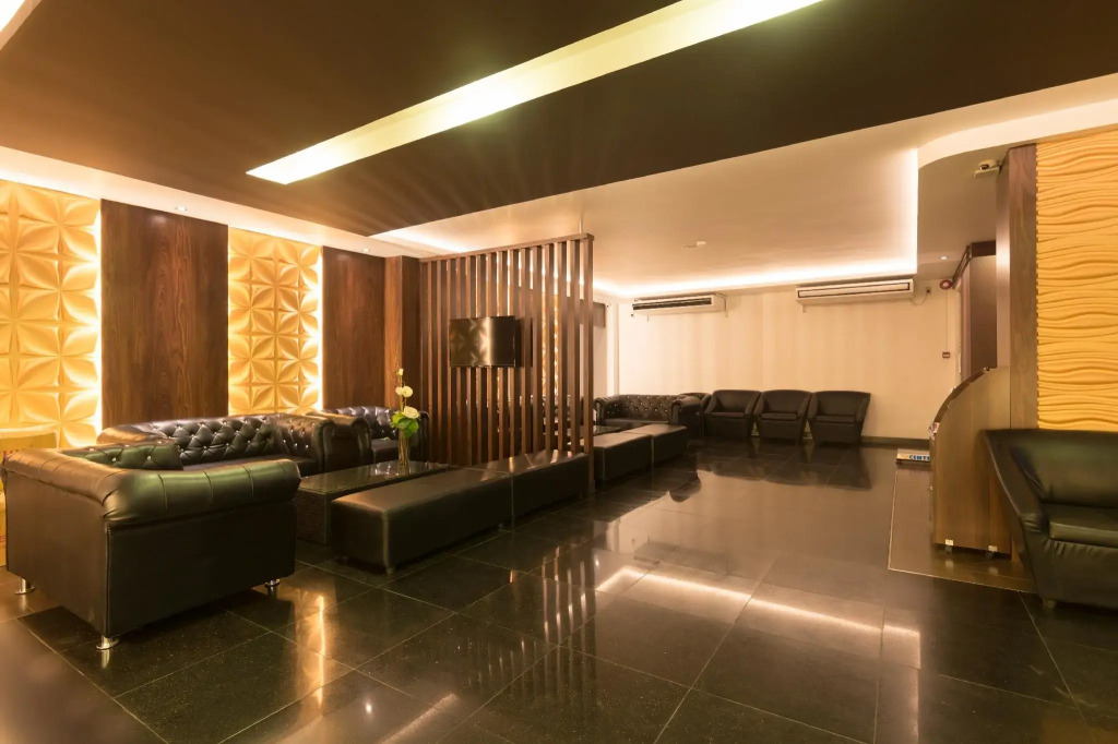 Clover Suites Royal Lake Yangon