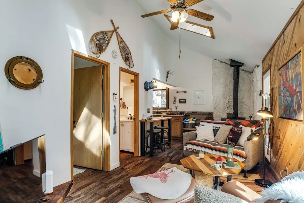 Dog-friendly Cabin 3 Mi to Big Trees State Park
