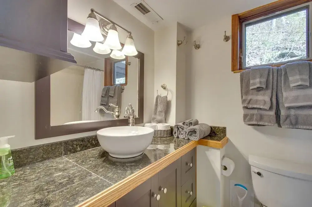 Cozy 'hillside Hideaway' in Wintergreen Resort!