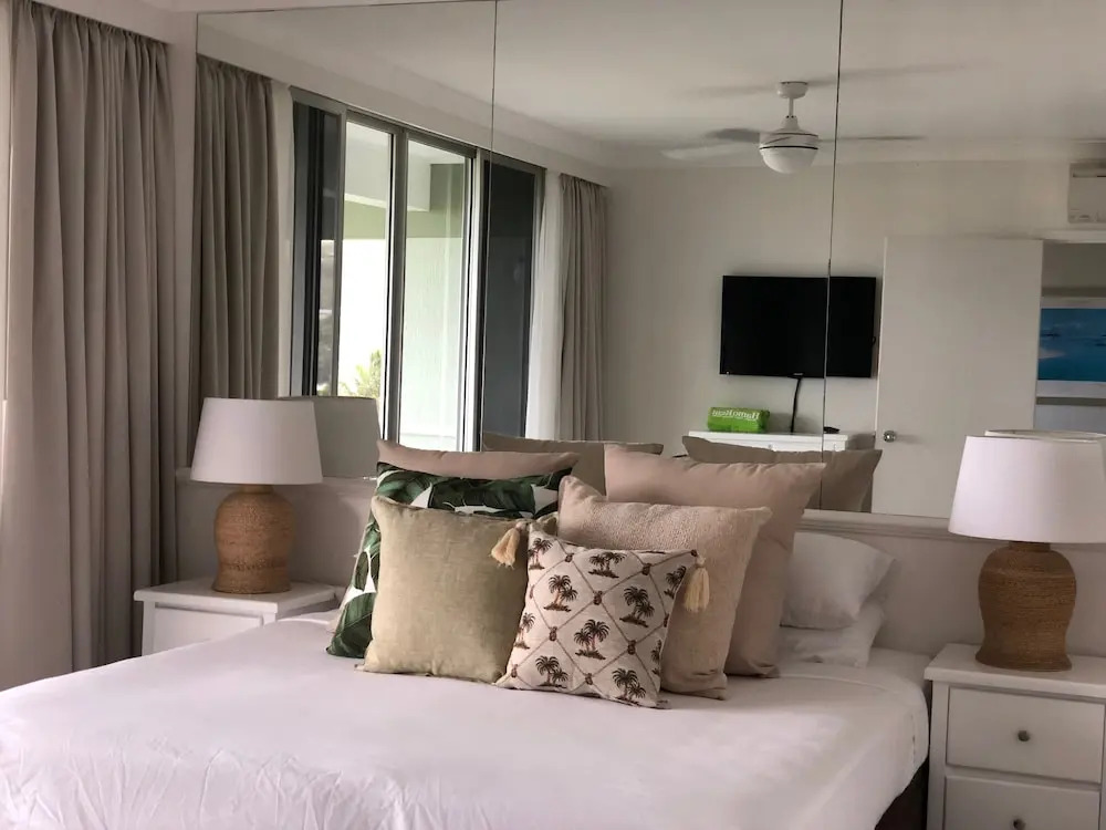 Lagoon Beachfront Lodge 206 on Hamilton Island by HamoRent